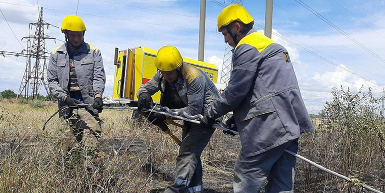 Енергетики ДТЕК відновлення світля у Павлограді